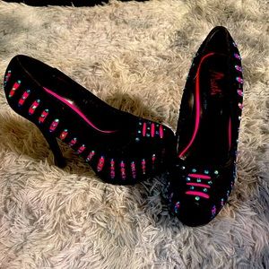 Black heels, pink accents size 8.5